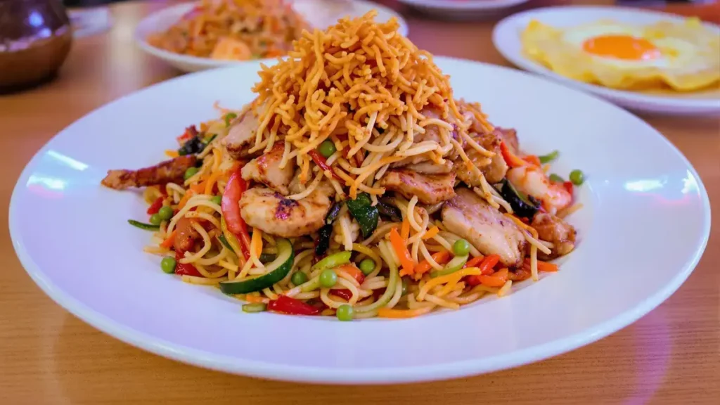 Revisie van Bami Goreng: de grote Indische klassieker verheven met een vleugje seroendeng